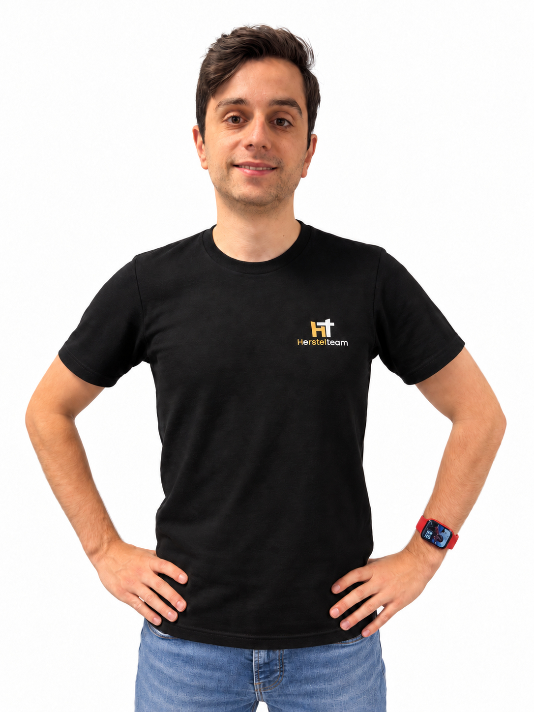 Voorkant van het zwarte Herstelteam T-shirt met Herstelteam-logo op de borst